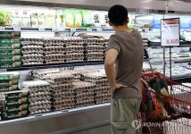 대형마트들, 계란값 안 올린다…이윤 줄이고 가격인상 막아