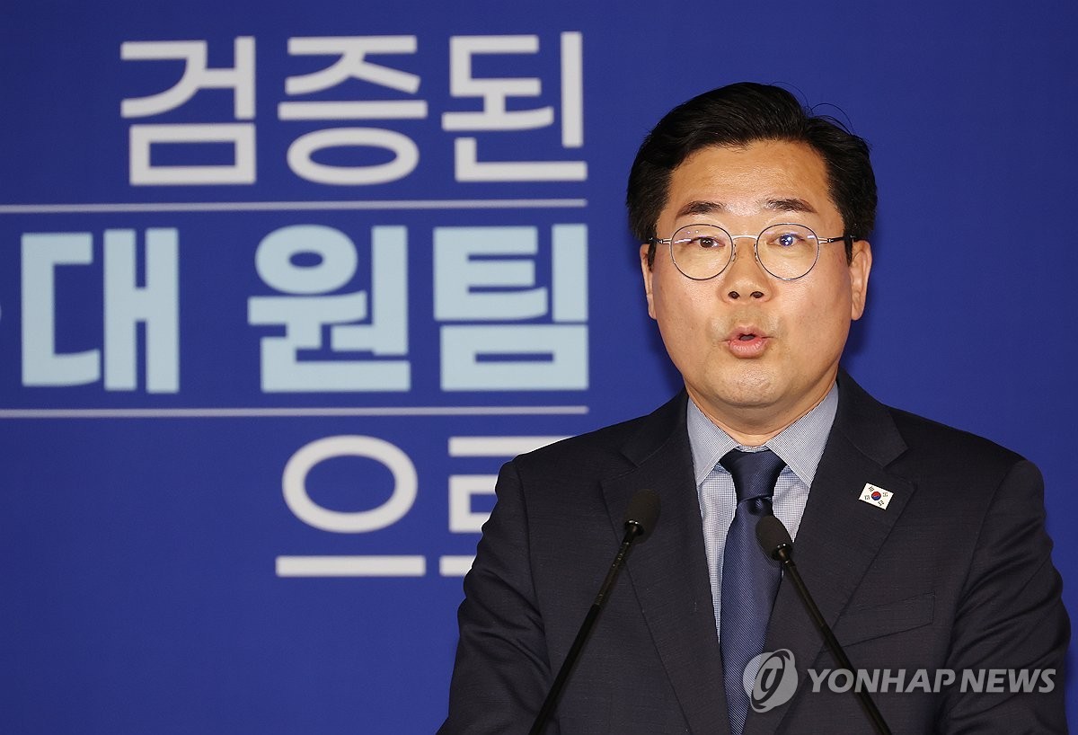폭우로 피해 속출, 박찬대 당 대표 선거 일정 중단을 vs 정청래 앞당기자