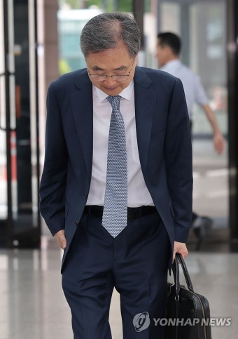 인사하는 조현 외교부 장관 후보자