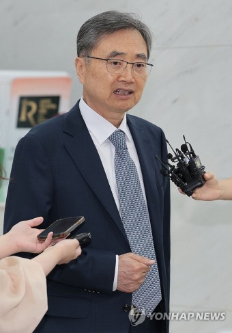 질문에 답하는 조현 외교부 장관 후보자