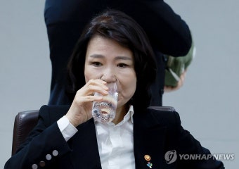 국무회의 참석한 이진숙 방송통신위원장