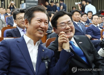 손잡은 정청래·박찬대 당대표 후보