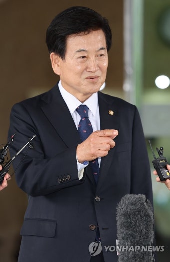 답변하는 정동영 통일부 장관 후보자
