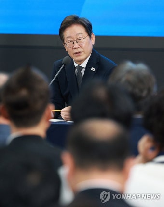 광주시민·전남도민 타운홀미팅 발언하는 이재명 대통령