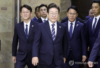 본회의장 향하는 이재명 대통령
