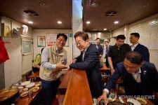 이재명 대통령, 용산 식당에서 점심