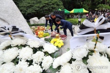 삼풍백화점 붕괴 참사 30주기 추모식 헌화
