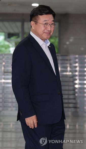 윤호중 행안부 장관 후보자 첫 출근