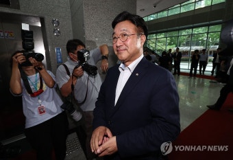 인사청문회 준비 사무실 출근하는 윤호중 장관 후보자