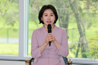 문화예술계 수상자 간담회, 발언하는 김혜경 여사