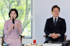 문화예술계 수상자 간담회, 발언하는 김혜경 여사
