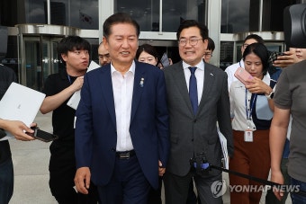 취재진 질문 받는 정청래·박찬대 당대표 후보