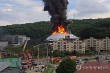 구리 교회서 화재로 100명 대피…인명피해는 없어