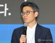 종합토론 진행하는 송상화 인천대 동북아물류대학원 원장