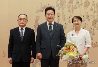 이재명 대통령, 국가안보실장 임명장 수여