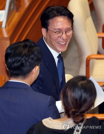 밝은 표정의 김민석 국무총리