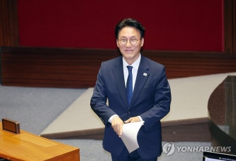 밝은 표정의 김민석 국무총리