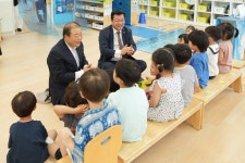 주형환 저출산위 부위원장, 부산 공동직장어린이집 방문