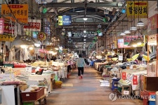 폭염에 텅 빈 양동전통시장