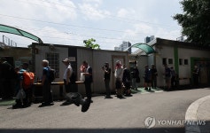 무더위 속 무료급식