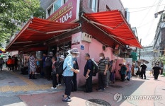 무더위 속 무료급식