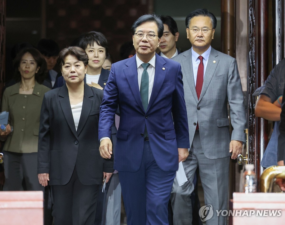 국민의힘, 윤희숙 혁신위원장 나경원, 윤상현, 장동혁 의원, 송언석 원내대표 거취 표명 촉구