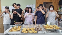 한울안중 학생들 기분좋은 0원카페 운영…58만원 모금해 아동센터 기부