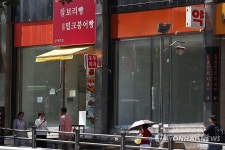 연달아 빈 상가들