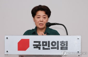 혁신위 회의 브리핑하는 윤희숙 혁신위원장