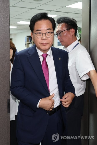 해병특검 압수수색 받은 임종득 의원실 찾은 송언석 원내대표