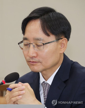 눈 감은 임광현 국세청장 후보자