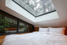 별이 보이는 숲 속 집으로 놀러오세요