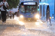 물바다 된 강남역 인근 차도