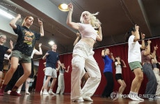 외국인 대학생 K-POP 댄스 체험