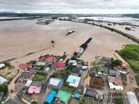 흙탕물로 잠긴 용봉리 마을