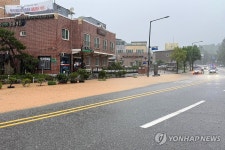 물에 잠긴 담양 도로