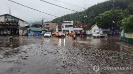 물 빠진 뒤 뻘밭으로 변한 대구 북구 노곡동