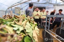 하신마을 침수 피해 현황 보고 받는 김민석 총리