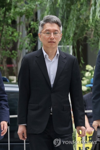 IMS모빌리티와 사모펀드 대표, 집사 게이트 사건 특검 출석