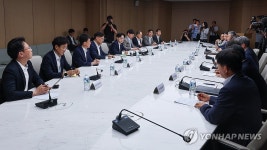 김정관 산업부 장관, 대미 통상 긴급점검회의 주재