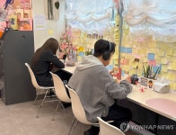 [샷!] 강남 한복판서 밥 퍼주는 편의점