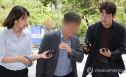 특검 출석하는 JB우리캐피탈 관계자