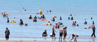 을왕리해수욕장 찾은 피서객들