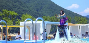 인제 여름 축제서 열린 플라이보드 공연