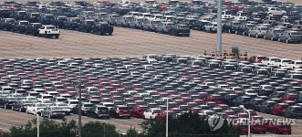 평택항에서 수출 대기 중인 자동차