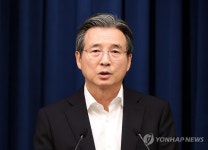 비상경제점검회의 설명하는 김용범 정책실장
