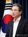 비상경제점검회의 설명하는 김용범 정책실장