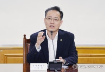 거시경제금융회의 주재하는 이형일 차관