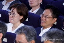 대통령 특강 듣는 김현지 총무비서관과 김정우 국정상황실장
