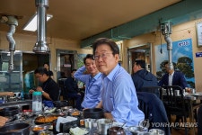 용산 식당에서 식사하는 이재명 대통령